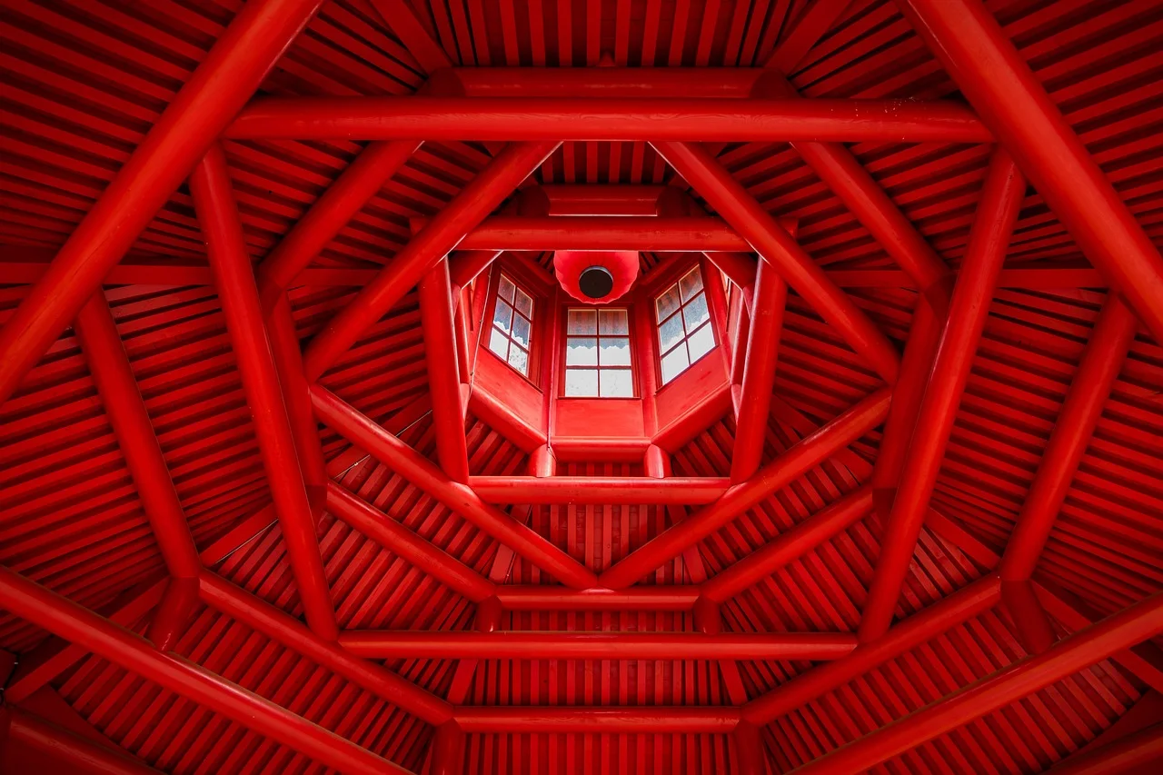 Dachy i pokrycia dachowe: jak dobrać rozwiązanie do projektu i budżetu